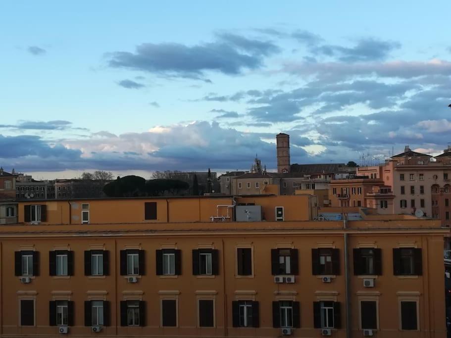 Aura - Grazioso Vicino Metro A E C Apartment